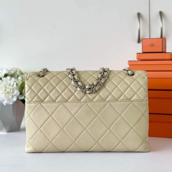 💯% Authentic Chanel Jumbo Single Flap Soft Lambskin in Beige SHW - Picture 5 of 6